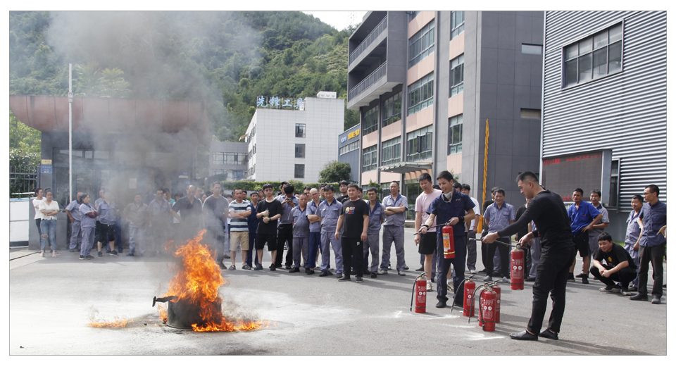 浙江汉达烈日下的应急消防演练1.jpg